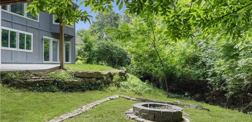 5812 MANOR Lane, Parkville, MO 64152