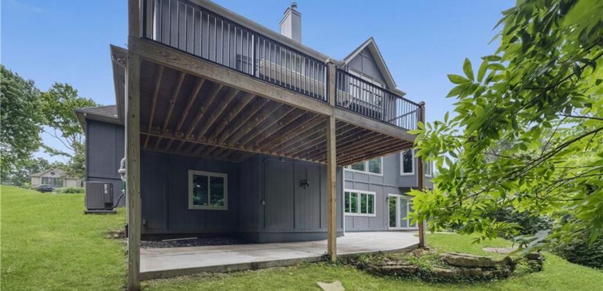 5812 MANOR Lane, Parkville, MO 64152