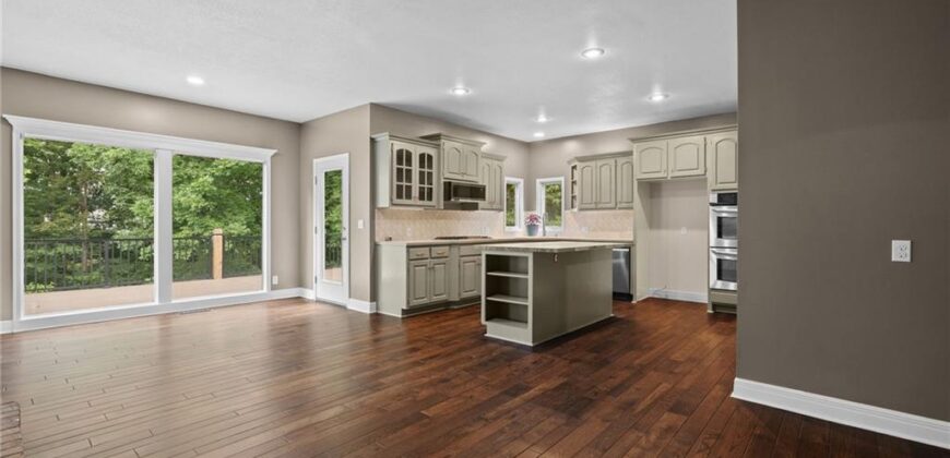 5812 MANOR Lane, Parkville, MO 64152