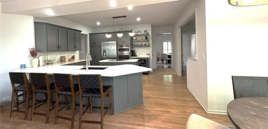 6736 NW Monticello Terrace, Parkville, MO 64152