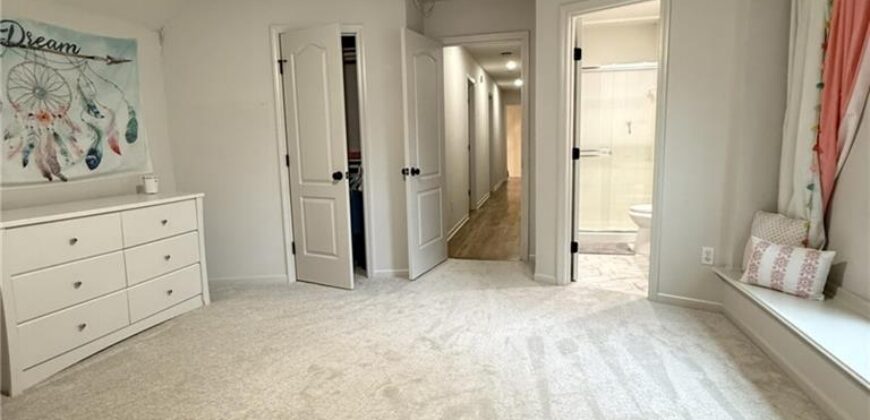 6736 NW Monticello Terrace, Parkville, MO 64152