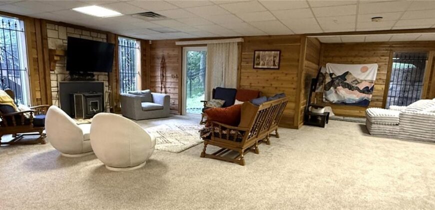 6736 NW Monticello Terrace, Parkville, MO 64152