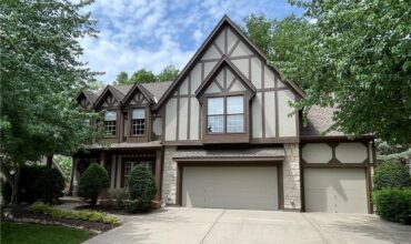 6736 NW Monticello Terrace, Parkville, MO 64152