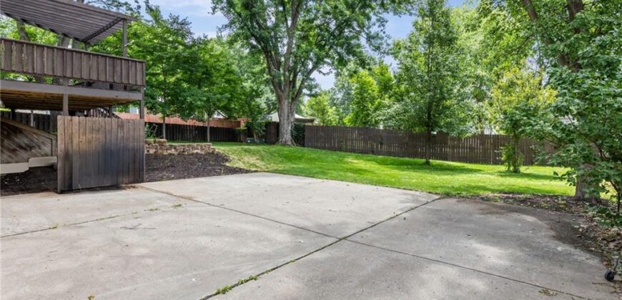 1605 High Drive, Liberty, MO 64068