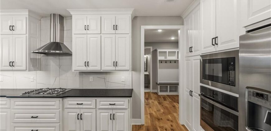 10139 N Kansas Court, Kansas City, MO 64155