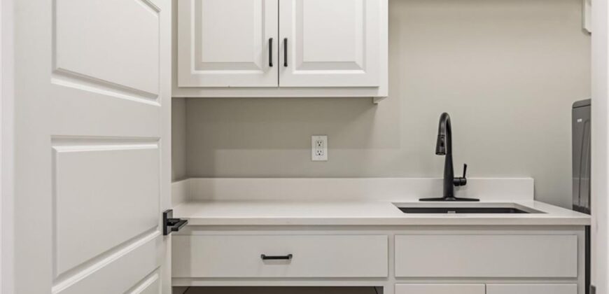 10139 N Kansas Court, Kansas City, MO 64155