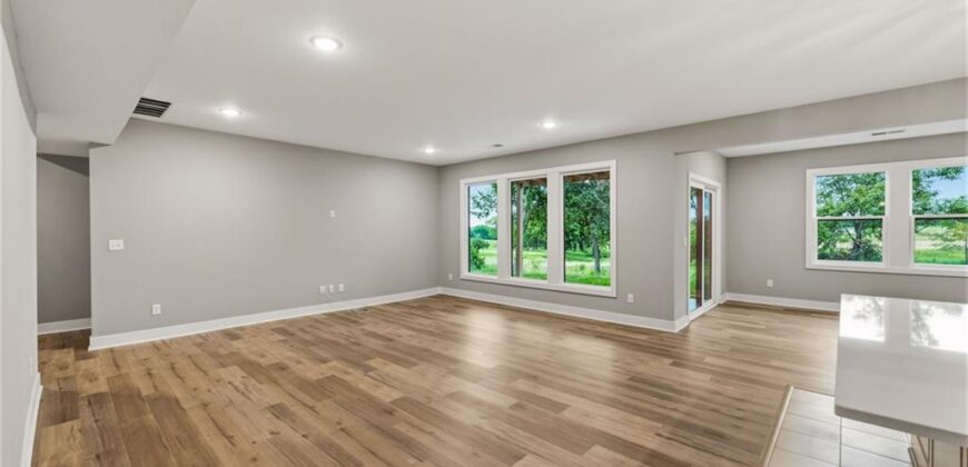 10139 N Kansas Court, Kansas City, MO 64155