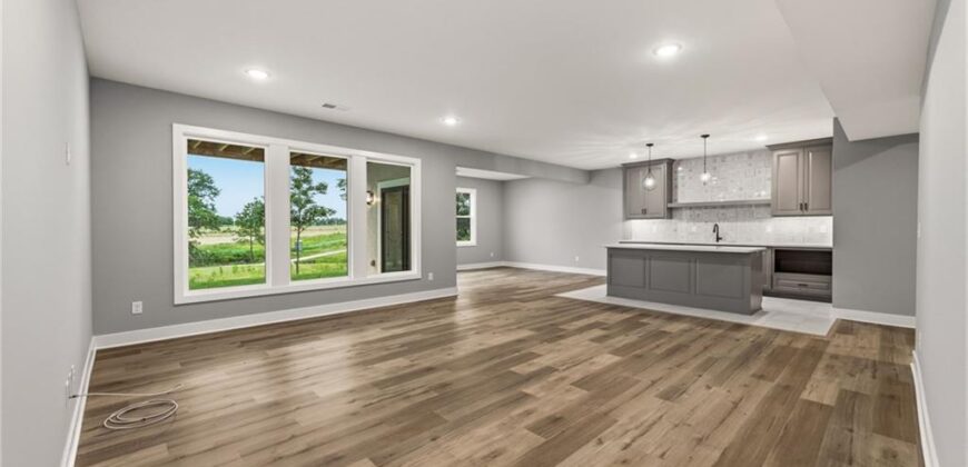 10139 N Kansas Court, Kansas City, MO 64155