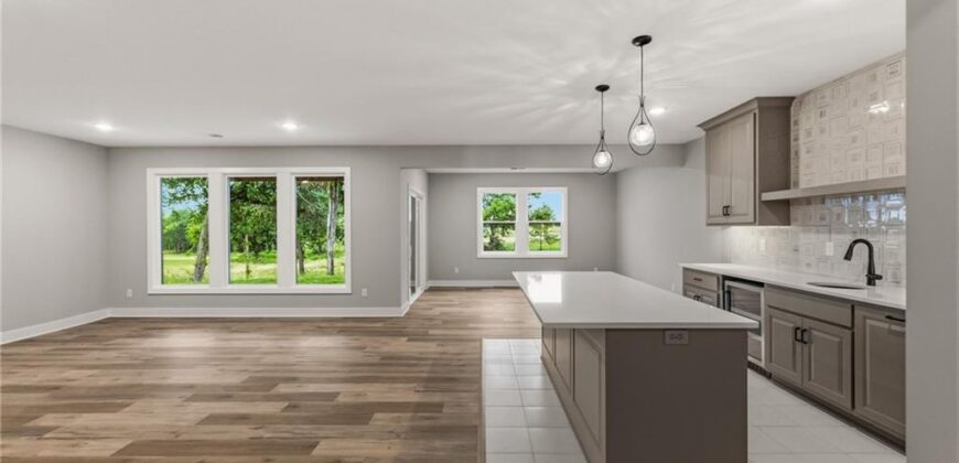 10139 N Kansas Court, Kansas City, MO 64155