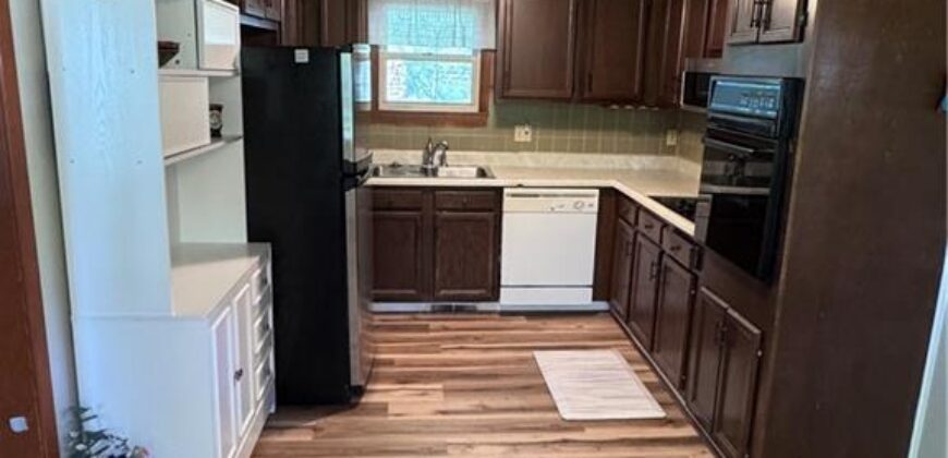 5363 NW Wagon Trail, Houston Lake, MO 64151
