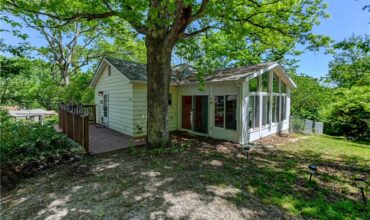 5363 NW Wagon Trail, Houston Lake, MO 64151