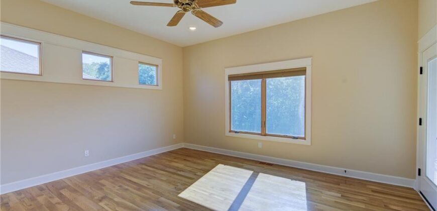 13275 N Silver Ridge Drive, Platte City, MO 64079
