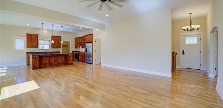 13275 N Silver Ridge Drive, Platte City, MO 64079