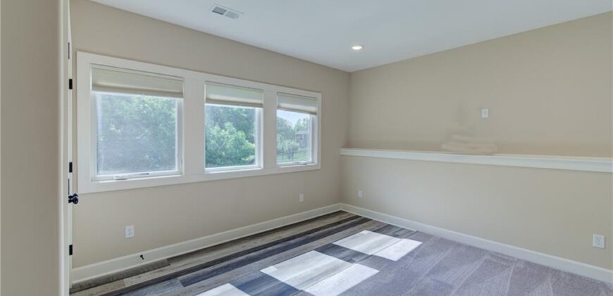 13275 N Silver Ridge Drive, Platte City, MO 64079