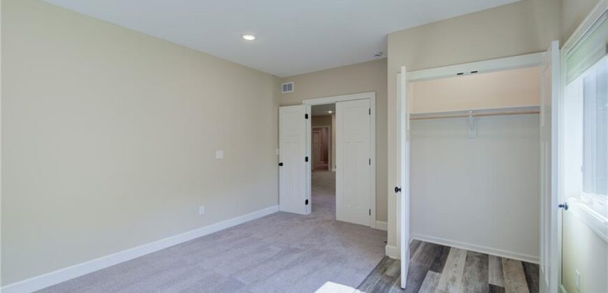 13275 N Silver Ridge Drive, Platte City, MO 64079