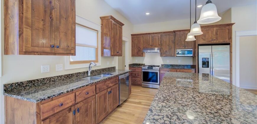 13275 N Silver Ridge Drive, Platte City, MO 64079
