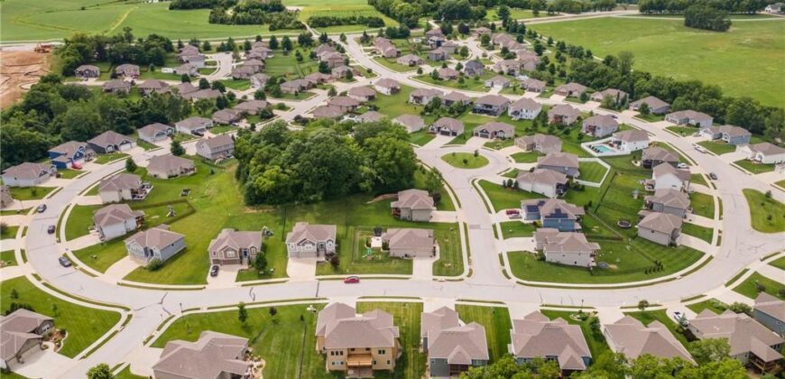 13275 N Silver Ridge Drive, Platte City, MO 64079