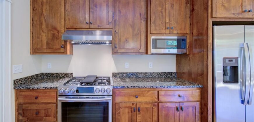 13275 N Silver Ridge Drive, Platte City, MO 64079