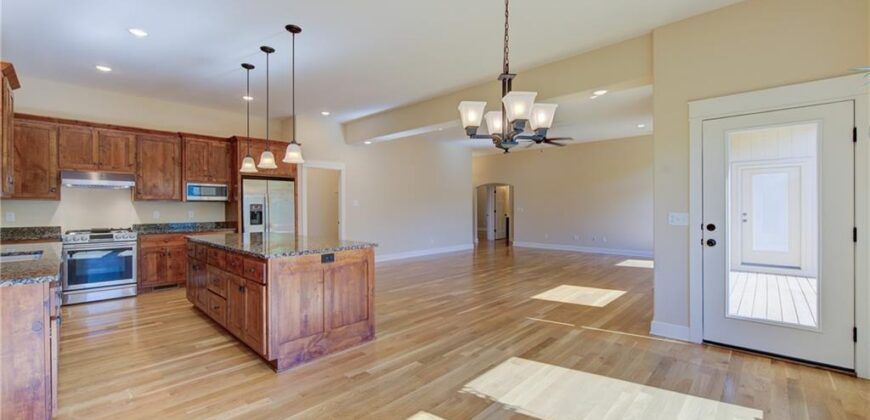 13275 N Silver Ridge Drive, Platte City, MO 64079