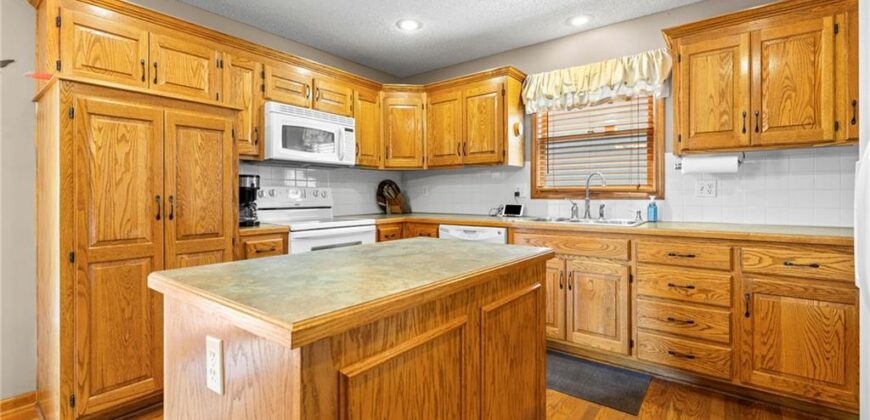 1202 Aspen Drive, Smithville, MO 64089