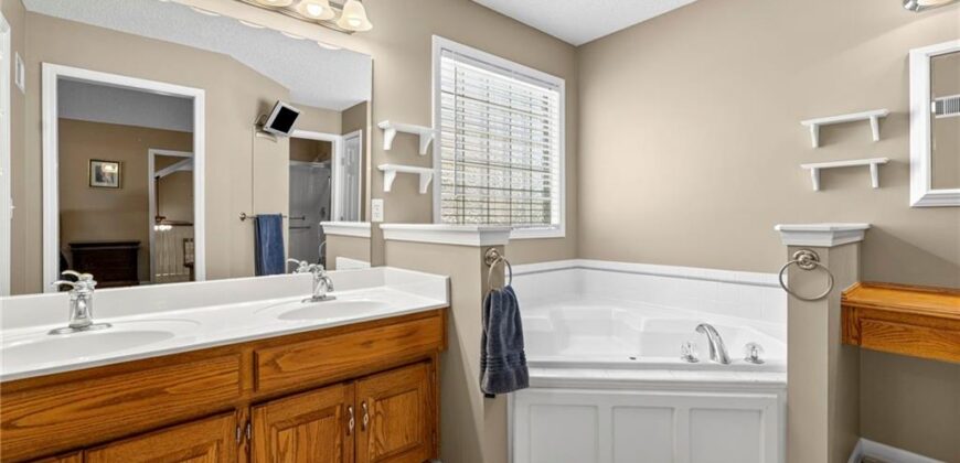1202 Aspen Drive, Smithville, MO 64089