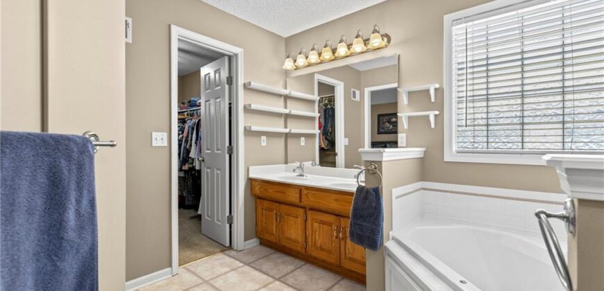 1202 Aspen Drive, Smithville, MO 64089