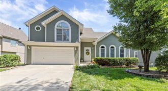 1202 Aspen Drive, Smithville, MO 64089