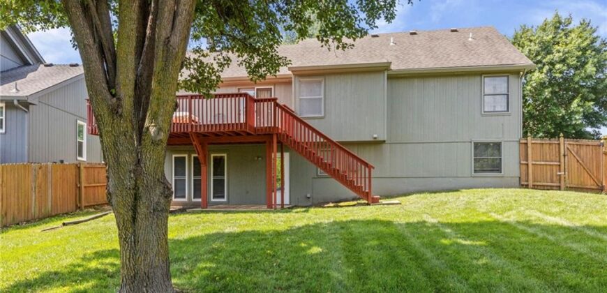 1202 Aspen Drive, Smithville, MO 64089
