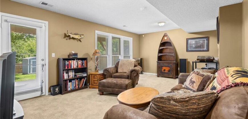 1202 Aspen Drive, Smithville, MO 64089