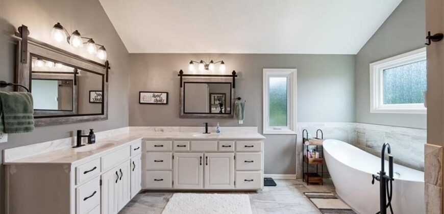 17715 Elm Grove Road, Platte City, MO 64079