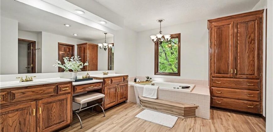 5500 NW 62nd Street, Kansas City, MO 64151