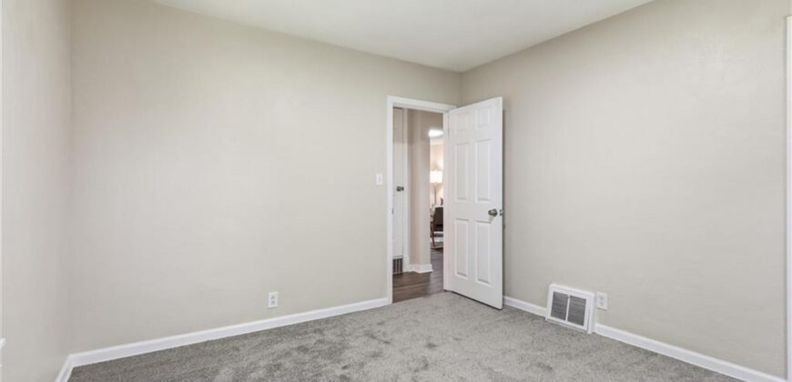 2 NE 70th Terrace, Kansas City, MO 64118