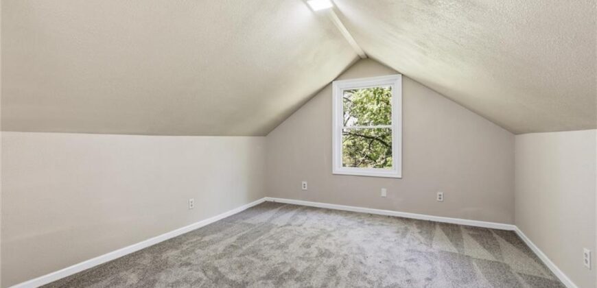 2 NE 70th Terrace, Kansas City, MO 64118