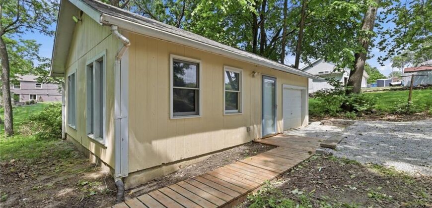 2 NE 70th Terrace, Kansas City, MO 64118