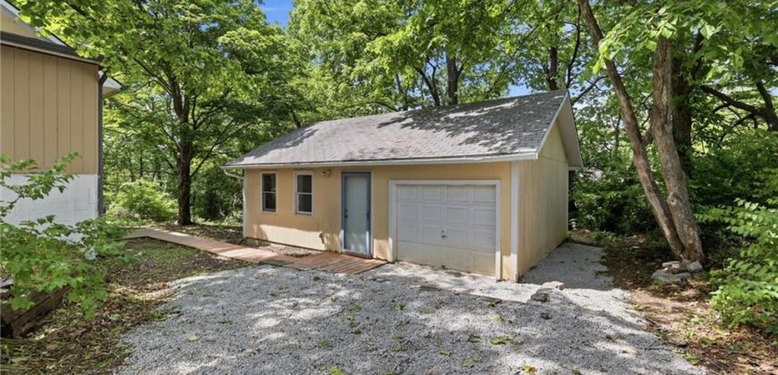 2 NE 70th Terrace, Kansas City, MO 64118