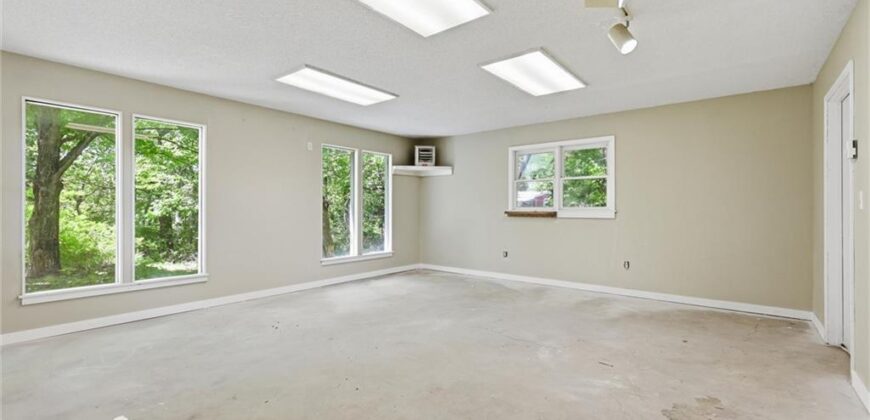 2 NE 70th Terrace, Kansas City, MO 64118