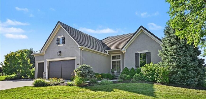 8245 Westlake Drive, Parkville, MO 64152