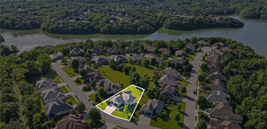 8245 Westlake Drive, Parkville, MO 64152