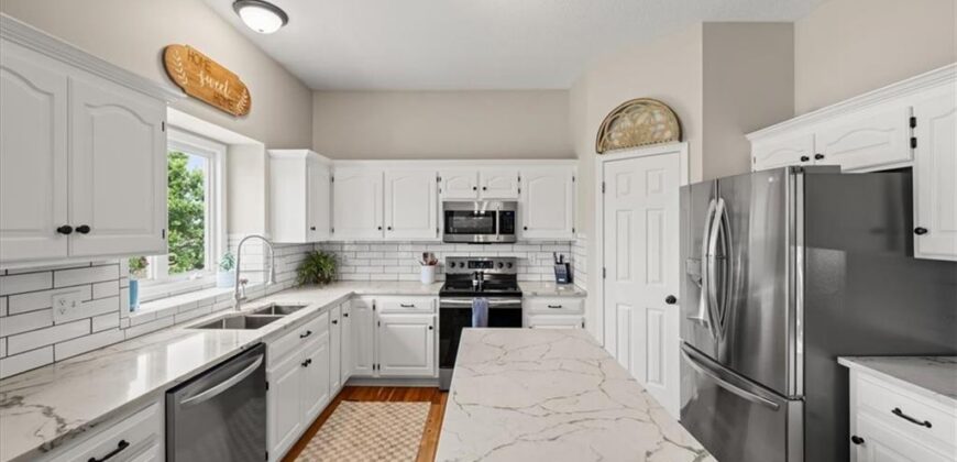 10914 N Laurel Court, Kansas City, MO 64157