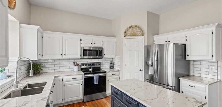 10914 N Laurel Court, Kansas City, MO 64157