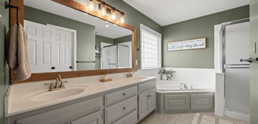10914 N Laurel Court, Kansas City, MO 64157