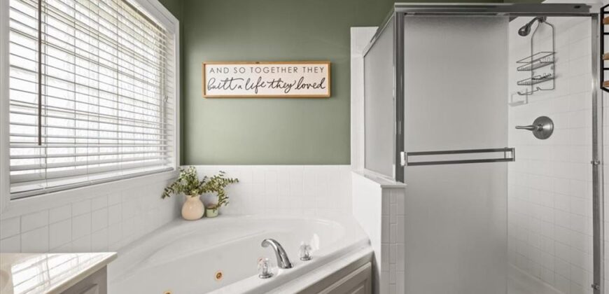 10914 N Laurel Court, Kansas City, MO 64157