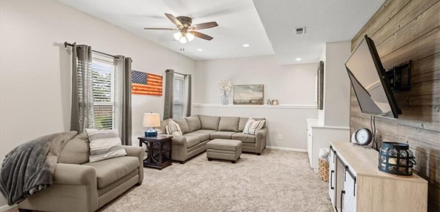 10914 N Laurel Court, Kansas City, MO 64157
