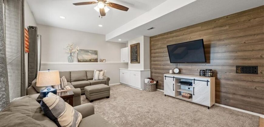 10914 N Laurel Court, Kansas City, MO 64157