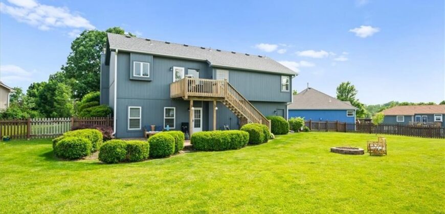 10914 N Laurel Court, Kansas City, MO 64157