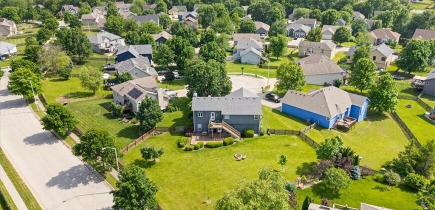 10914 N Laurel Court, Kansas City, MO 64157