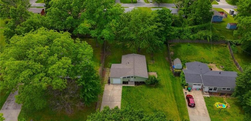5706 N WOODLAND Avenue, Kansas City, MO 64118