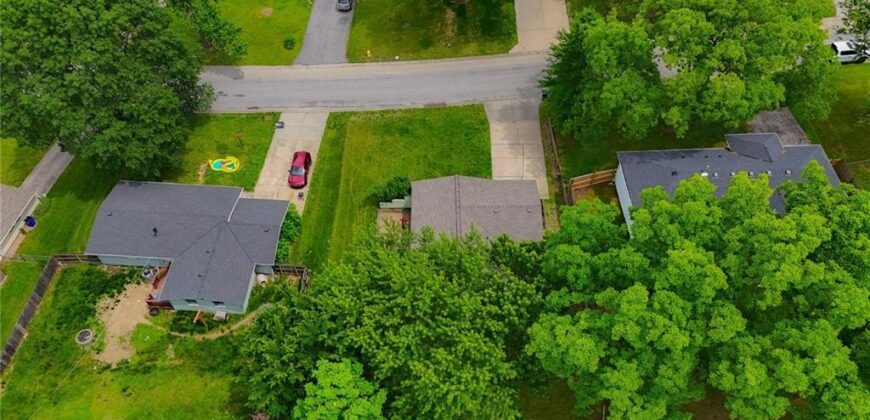5706 N WOODLAND Avenue, Kansas City, MO 64118