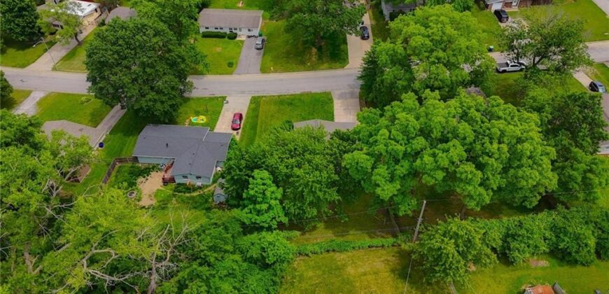 5706 N WOODLAND Avenue, Kansas City, MO 64118