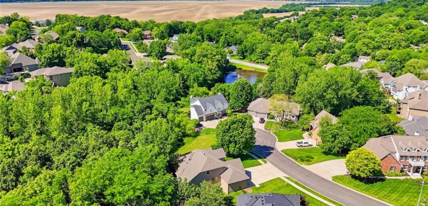 10209 River Hills Court, Parkville, MO 64152